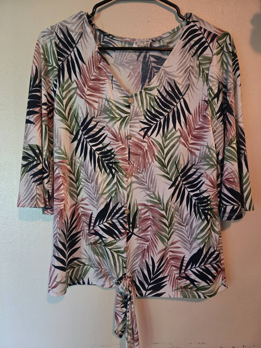 Women’s Plus Small Tropical Leaf Button-Front Tie-Hem Top - Pink & Green